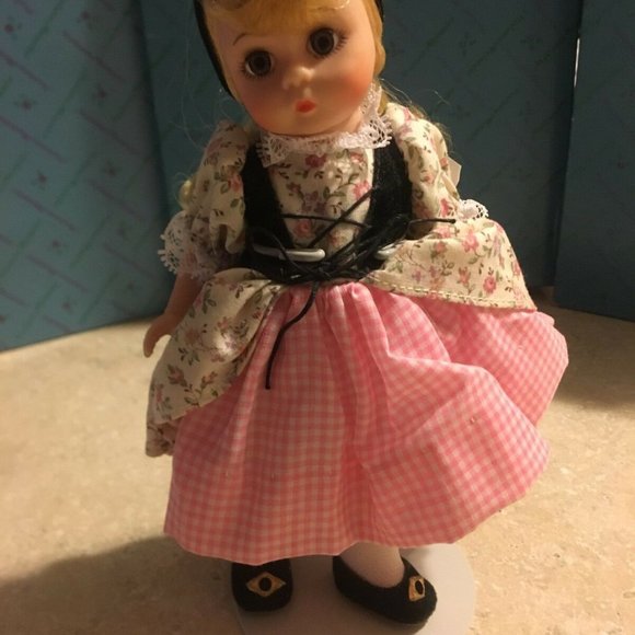 Vintage MADAME ALEXANDER 497 GOLDILOCKS Doll, New, Original Packaging & Stand - Picture 2 of 4